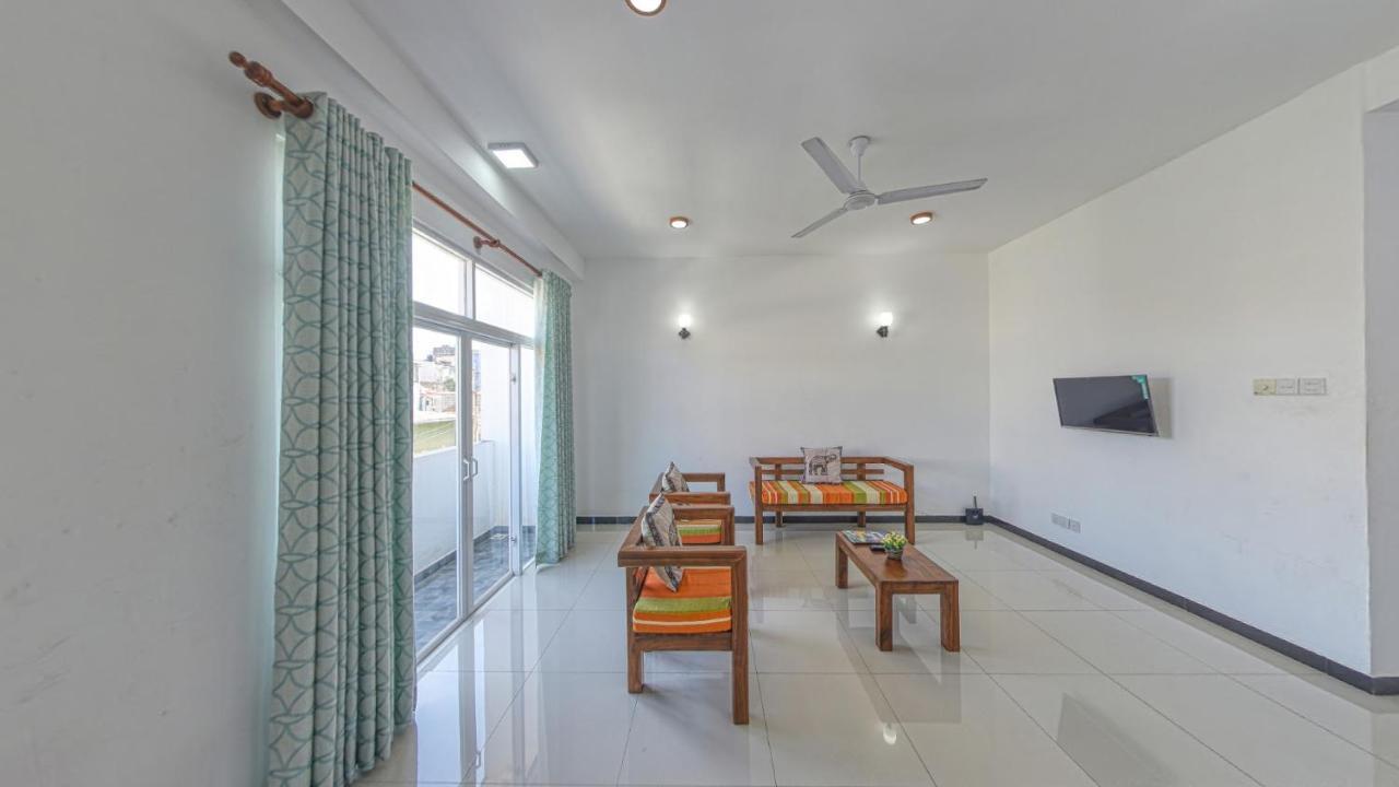 Ocean Breeze Apartment Коломбо Экстерьер фото
