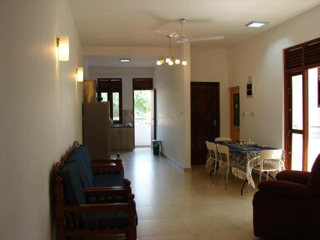 Ocean Breeze Apartment Коломбо Экстерьер фото
